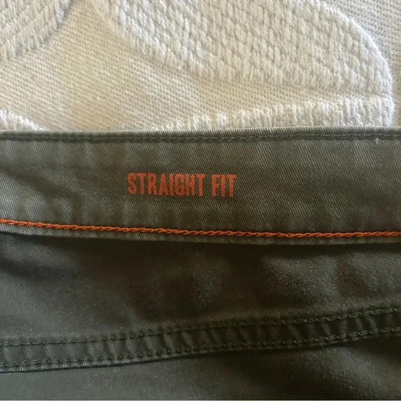 GUC Docker’s olive green jeans Straight leg 34/34 but the length runs 32” - Picture 5 of 8